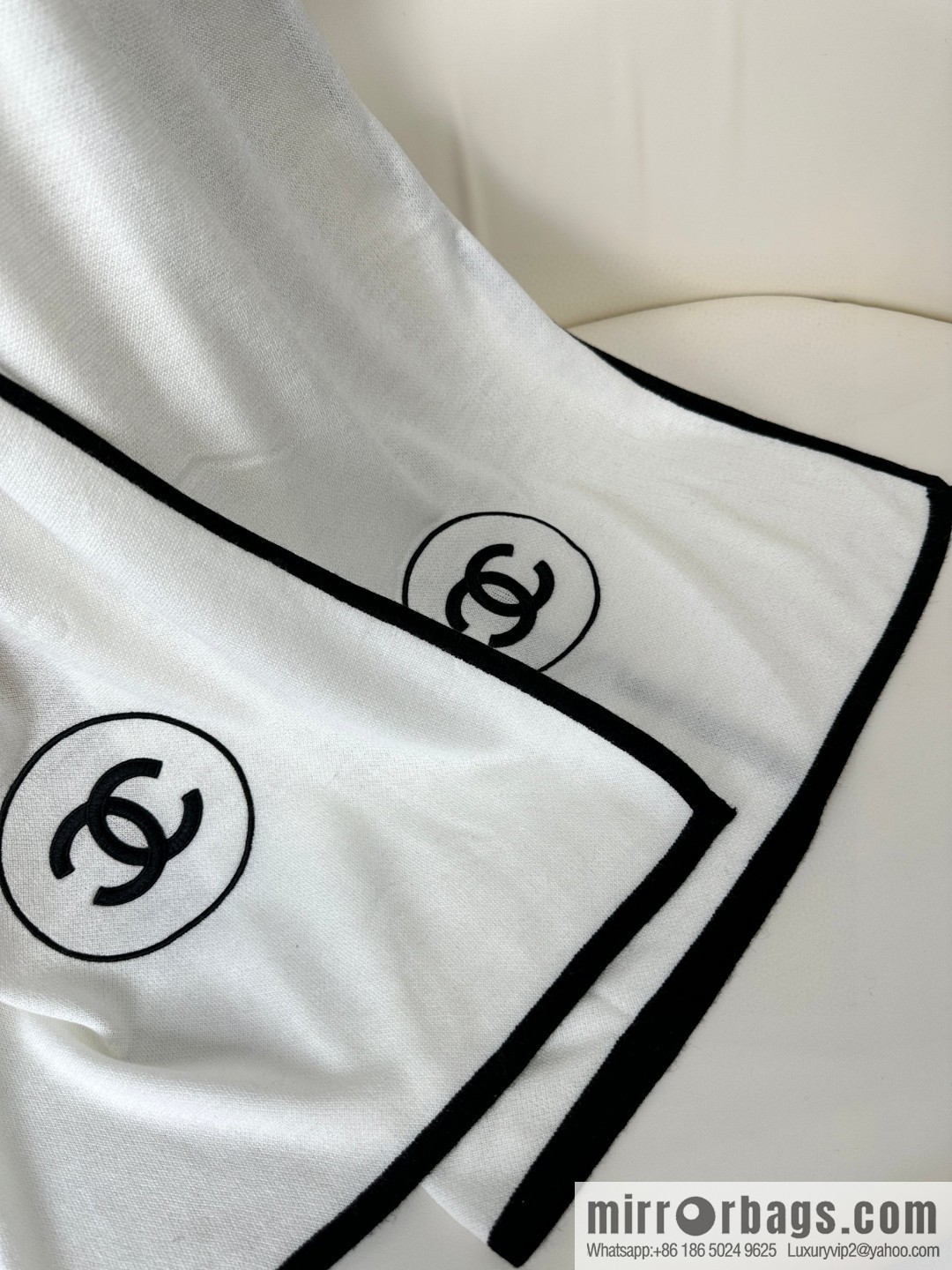 CHANEL Xiaoxiang thin velvet long towel