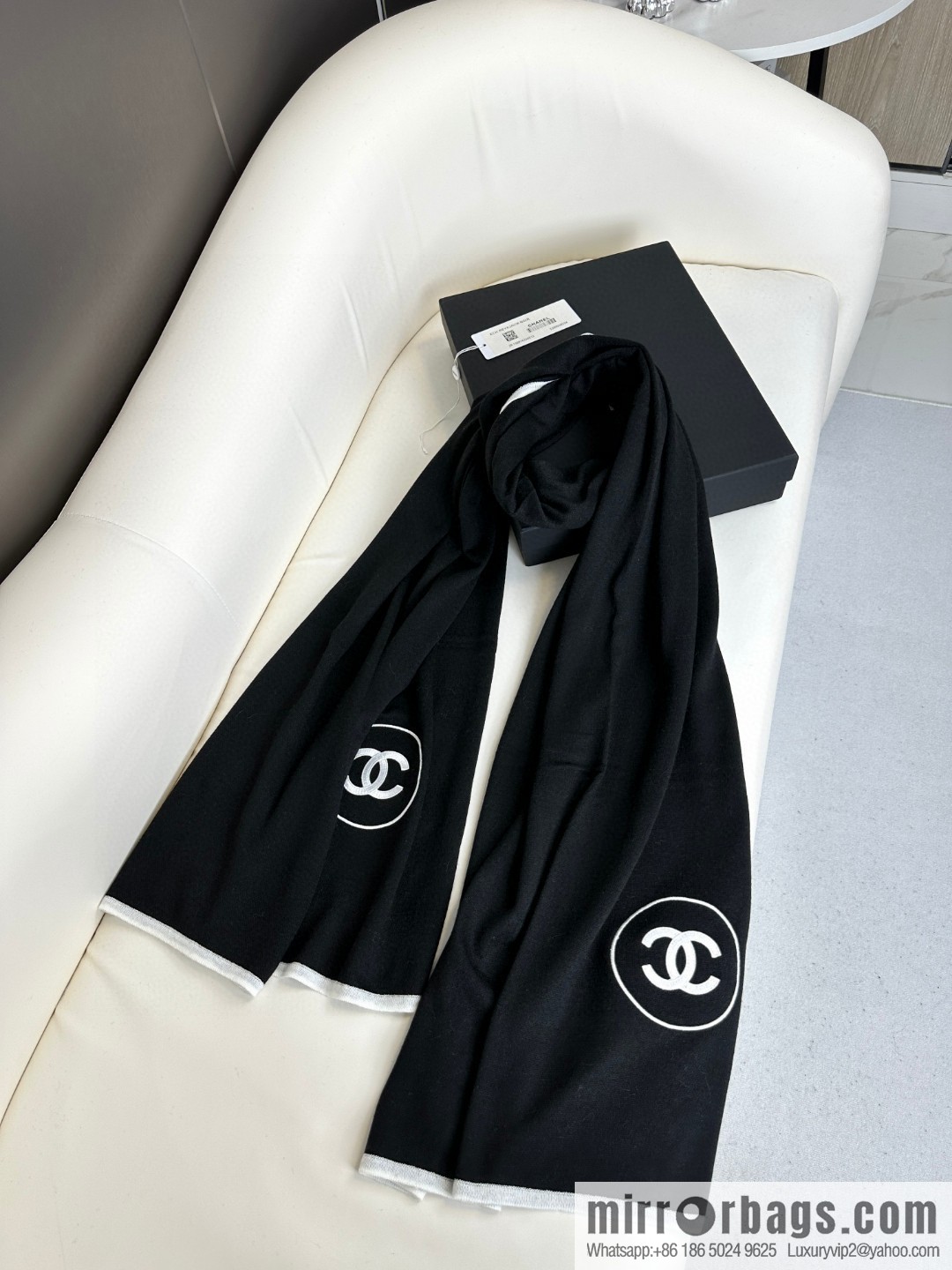 CHANEL Xiaoxiang thin velvet long towel