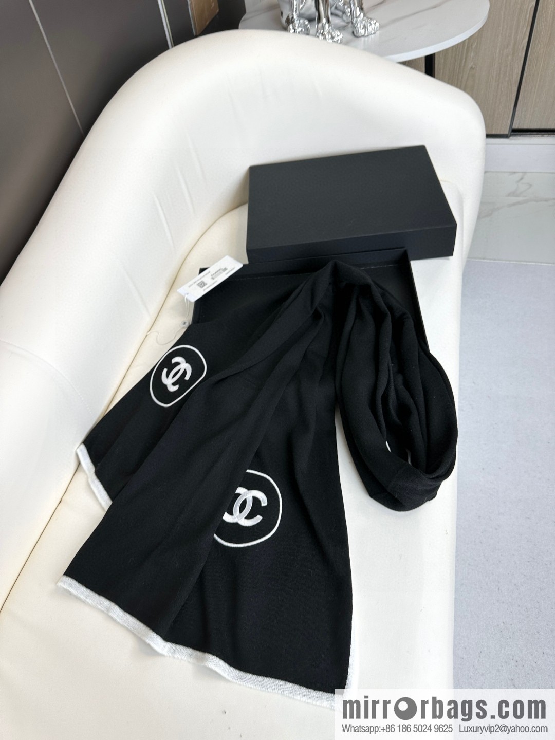 CHANEL Xiaoxiang thin velvet long towel