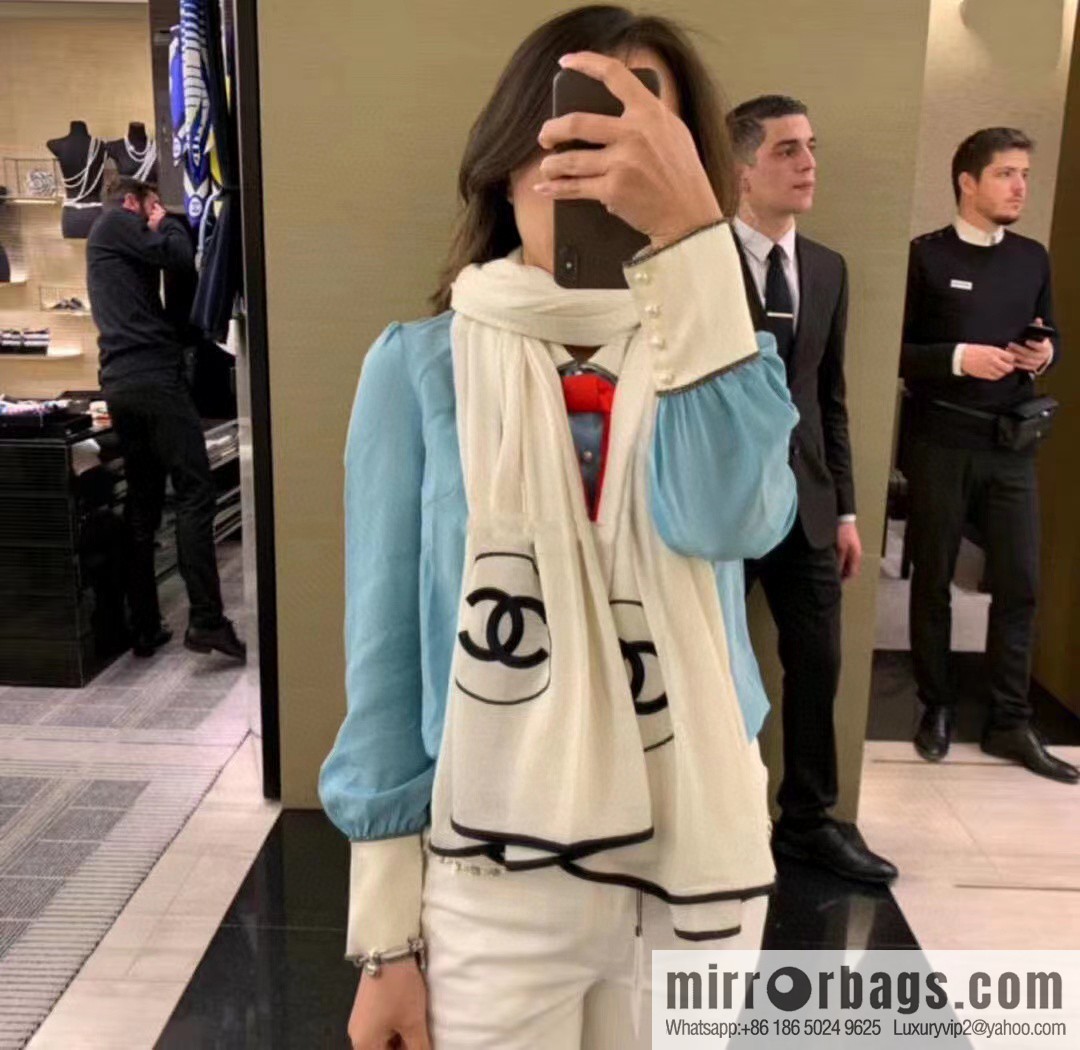 CHANEL Xiaoxiang thin velvet long towel