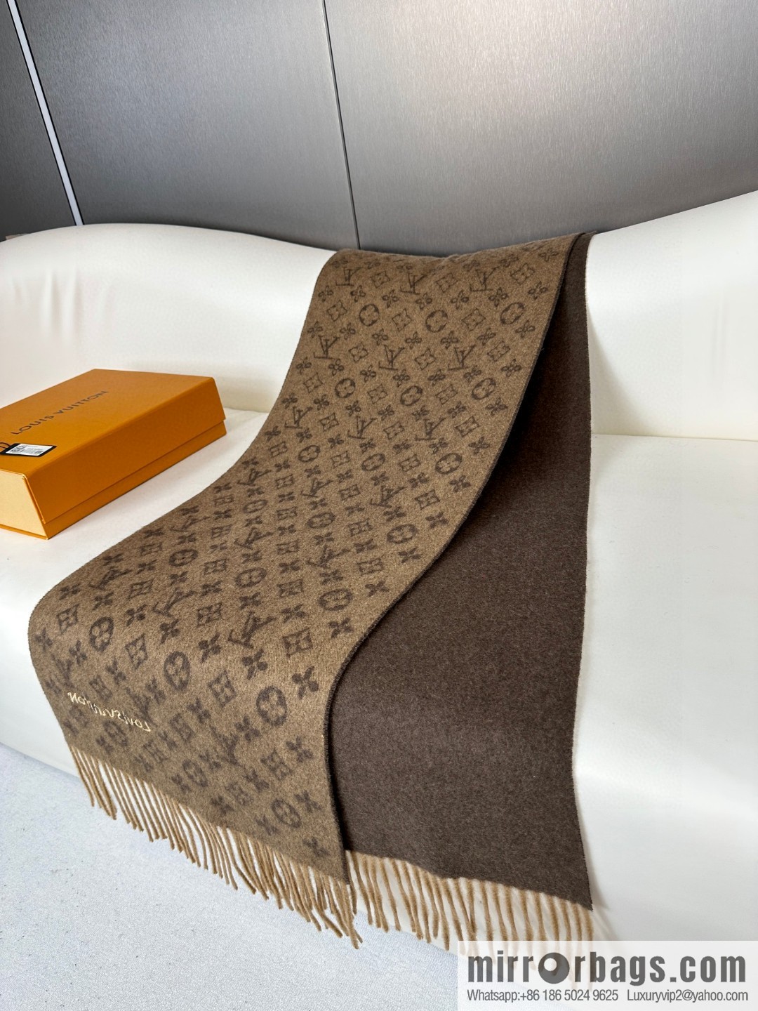 LV 2023 counter synchronization, double-sided gradual change pattern long towel