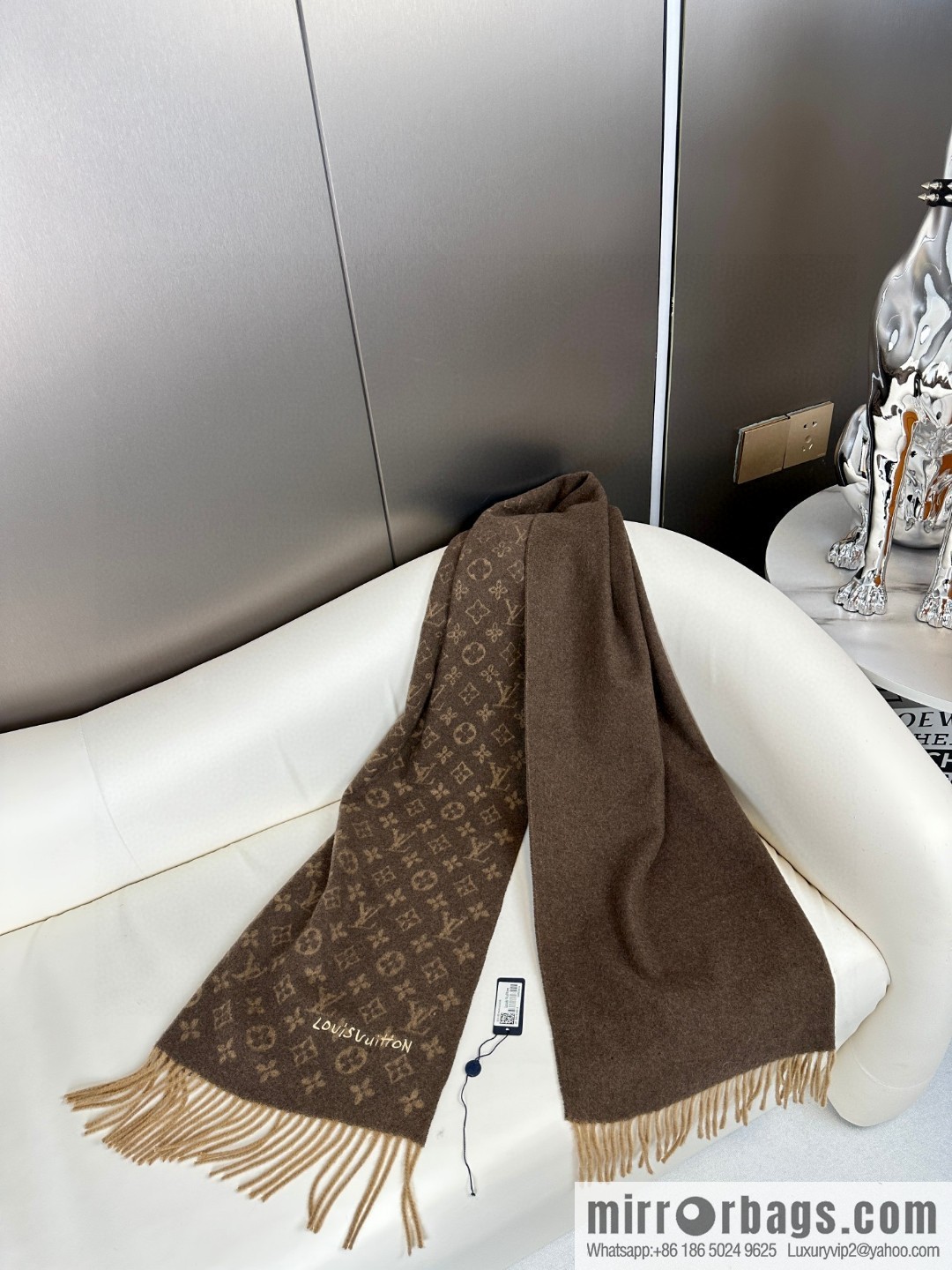 LV 2023 counter synchronization, double-sided gradual change pattern long towel