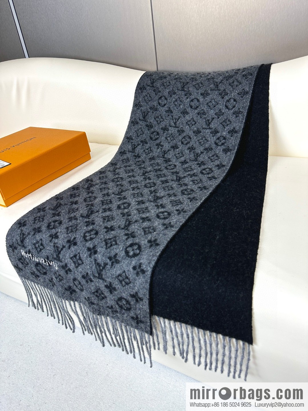 LV 2023 counter synchronization, double-sided gradual change pattern long towel