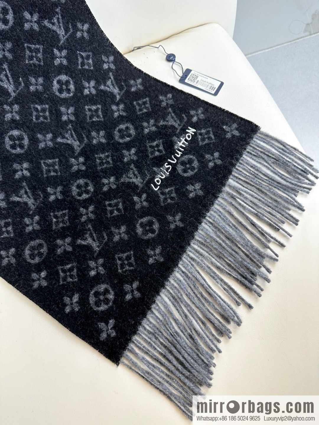 LV 2023 counter synchronization, double-sided gradual change pattern long towel
