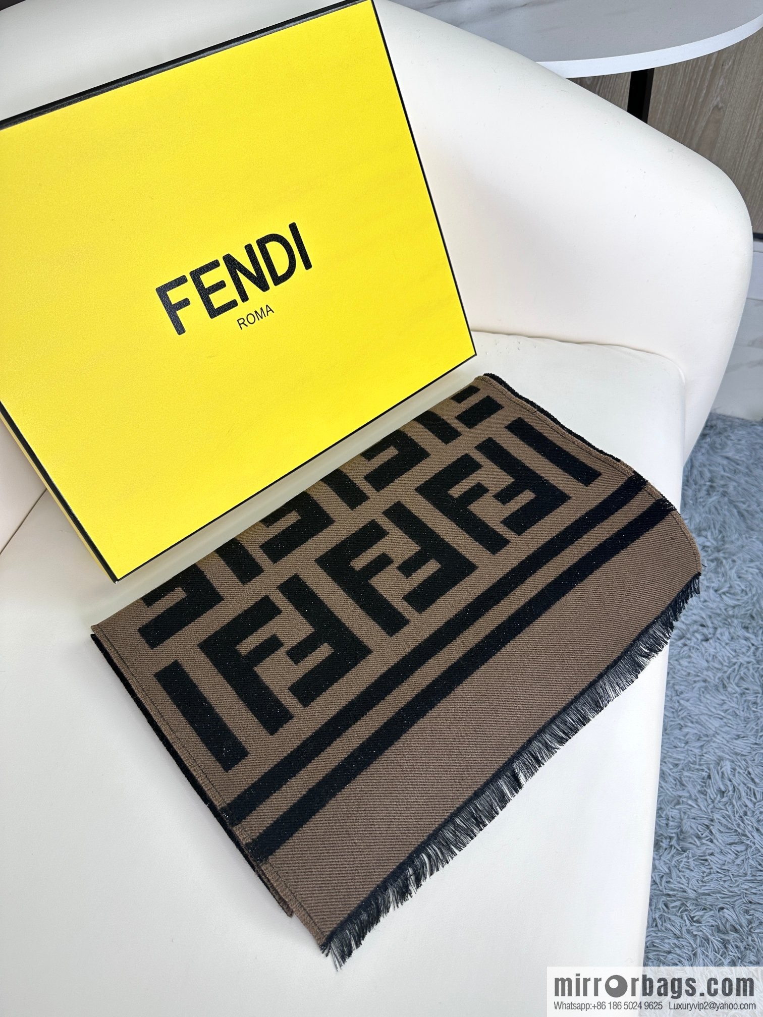 FENDI 2023 latest model, gold and silver thread, wool silk knitted scarf.