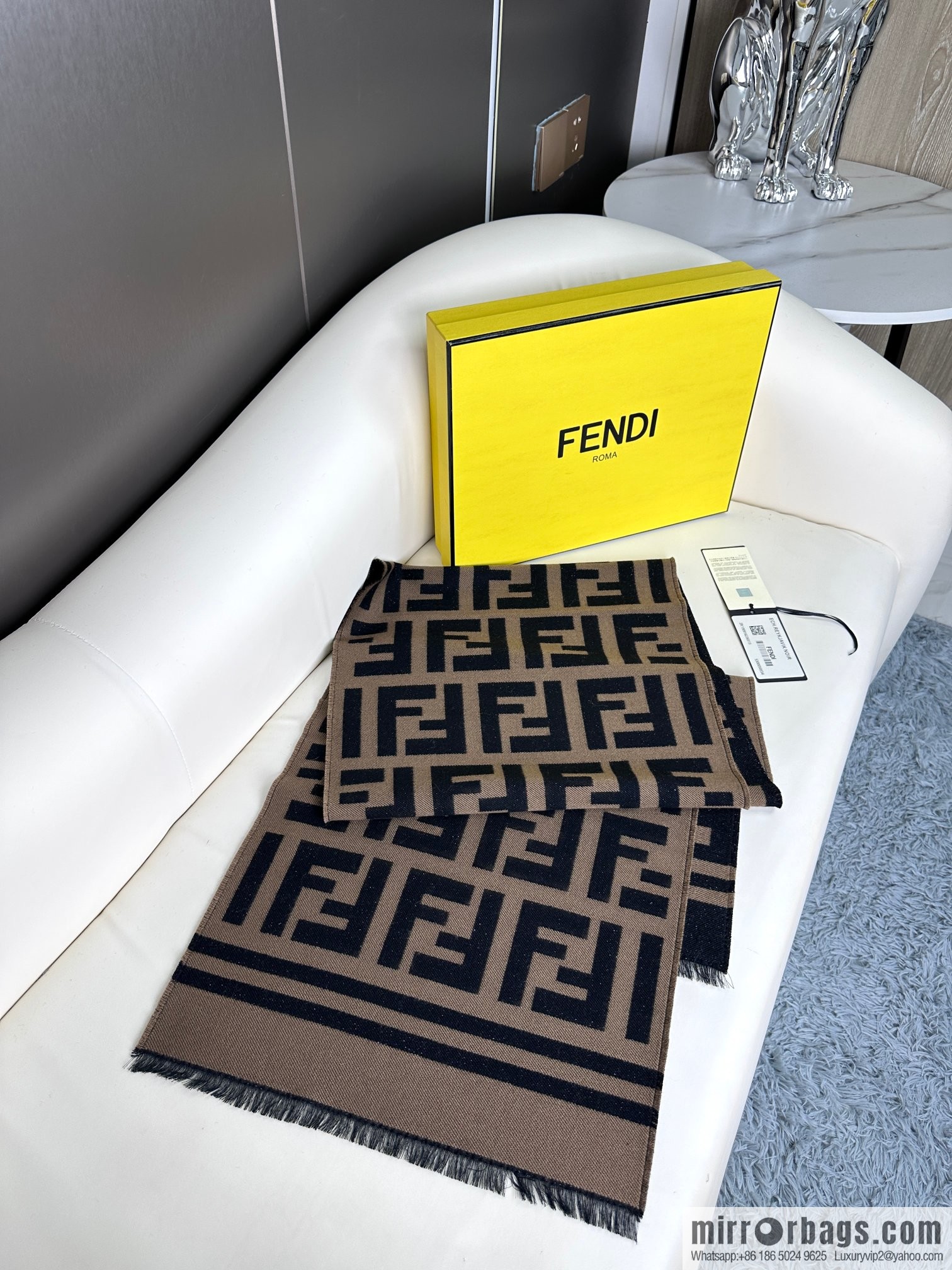 FENDI 2023 latest model, gold and silver thread, wool silk knitted scarf.