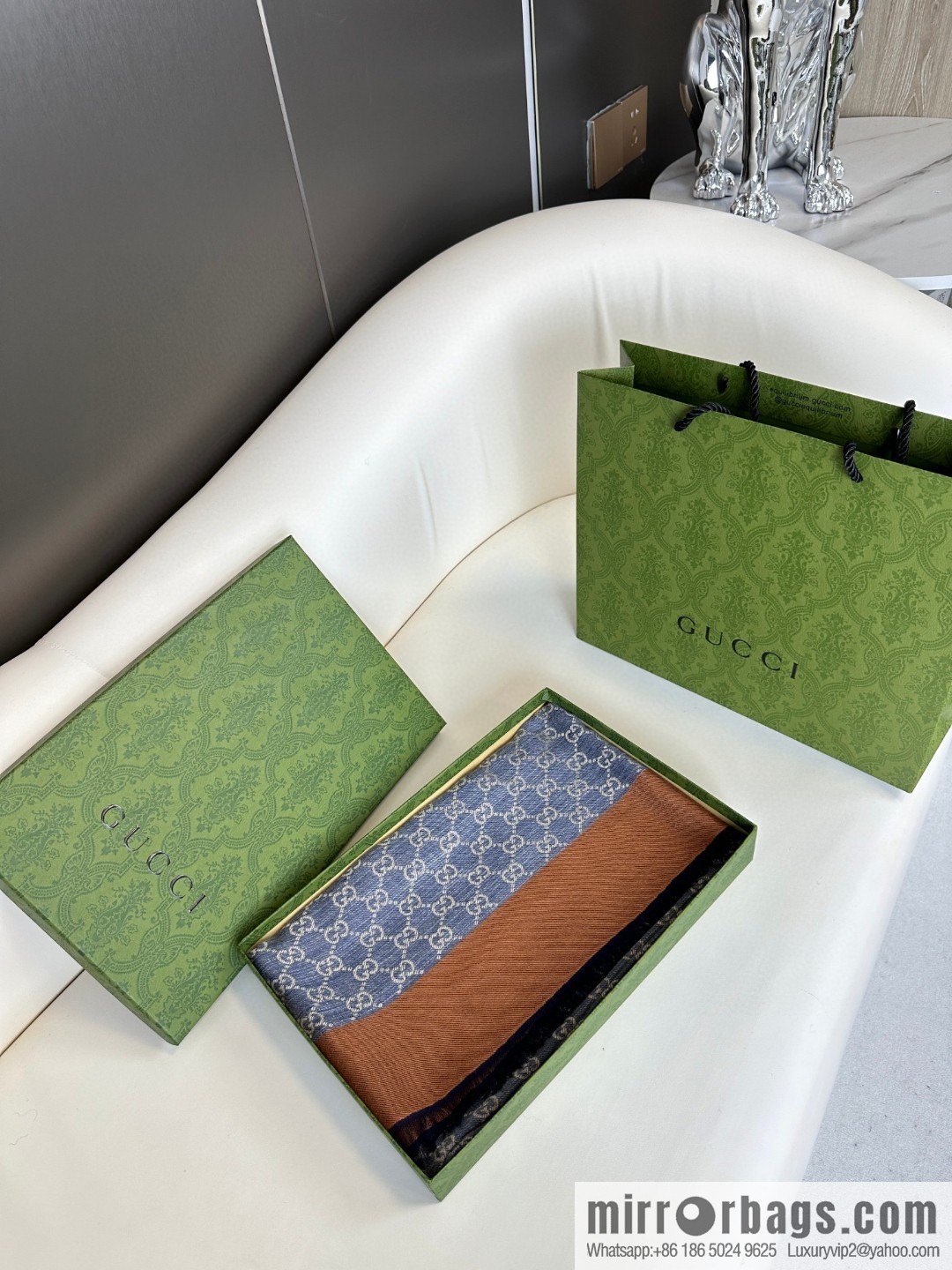 GUCCI GG denim coffee frame, double-sided universal scarf