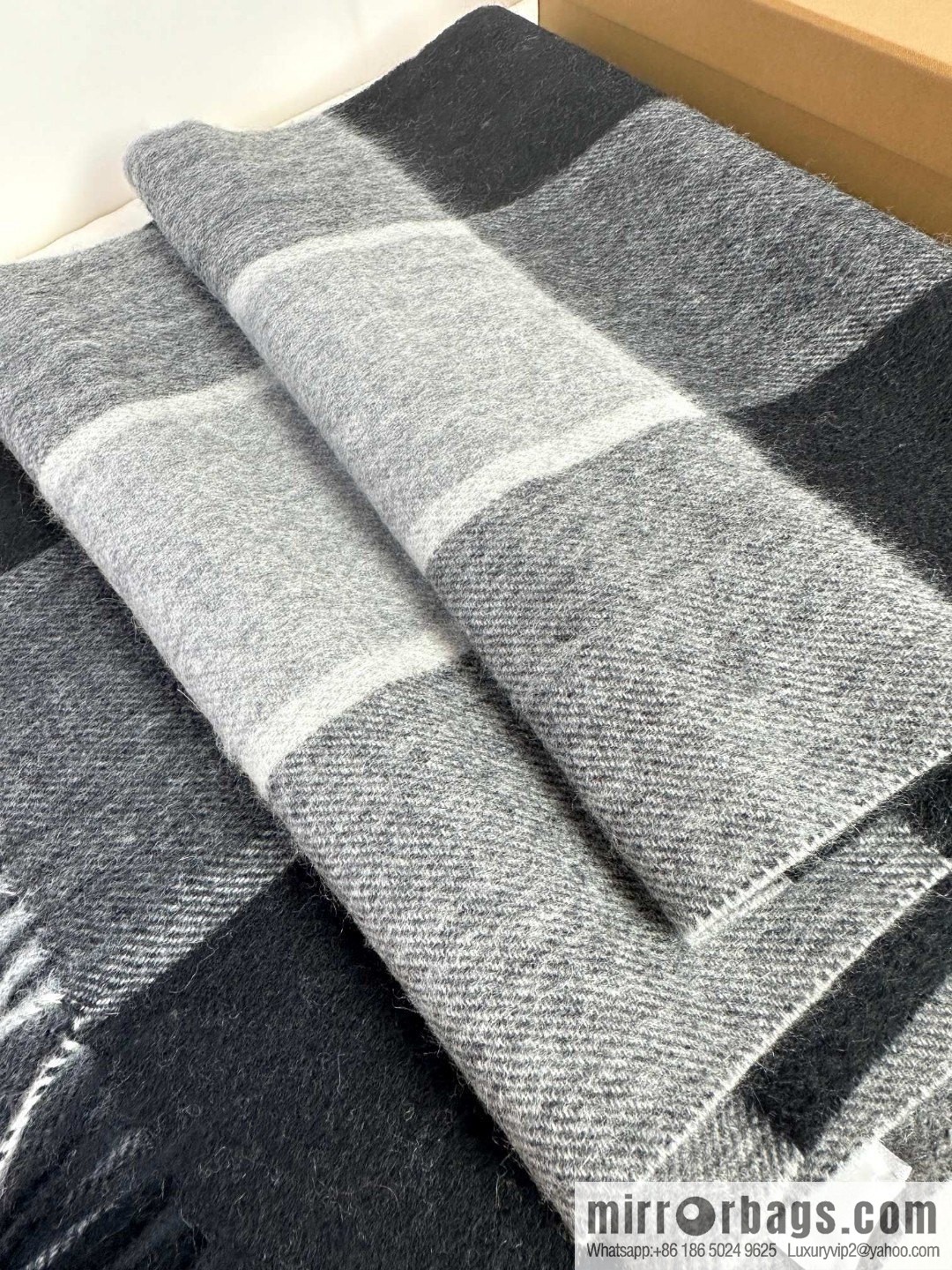 Burberry, Men's High-End Cashmere Scarf
