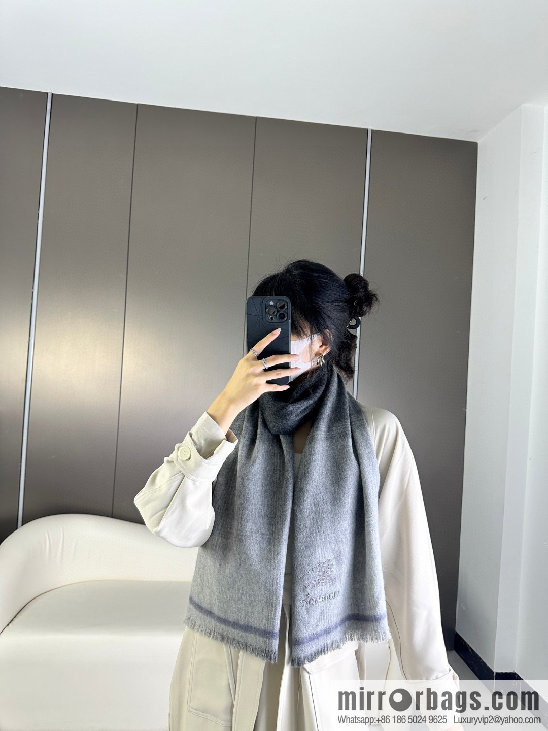 Burberry, counter-synced men's and women's cashmere scarves