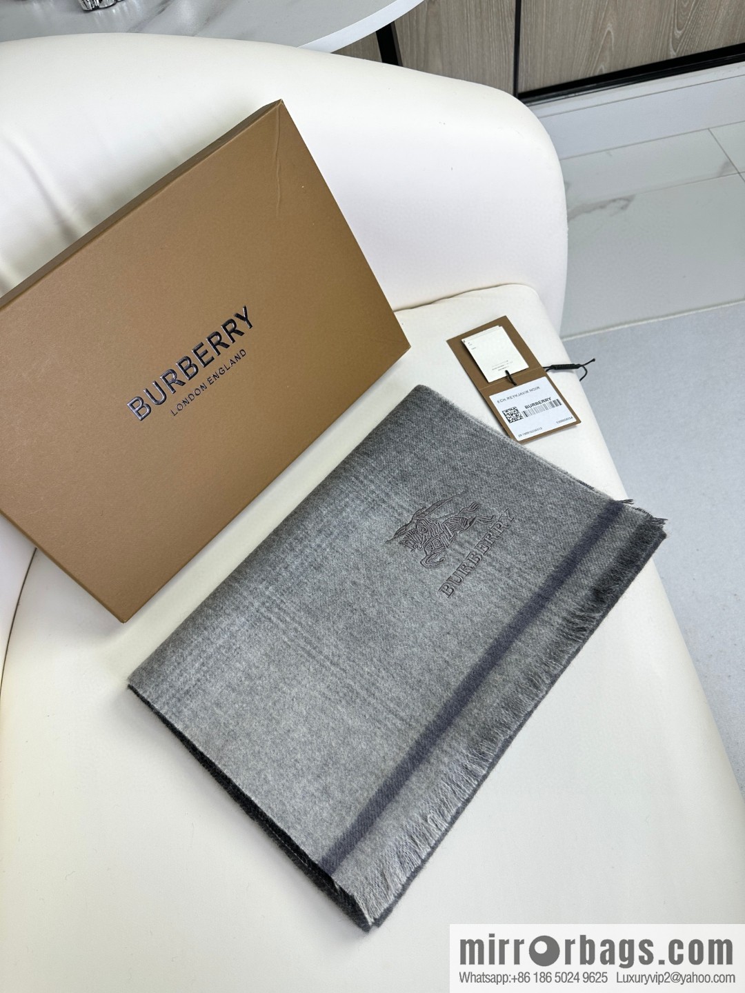 Burberry, counter-synced men's and women's cashmere scarves