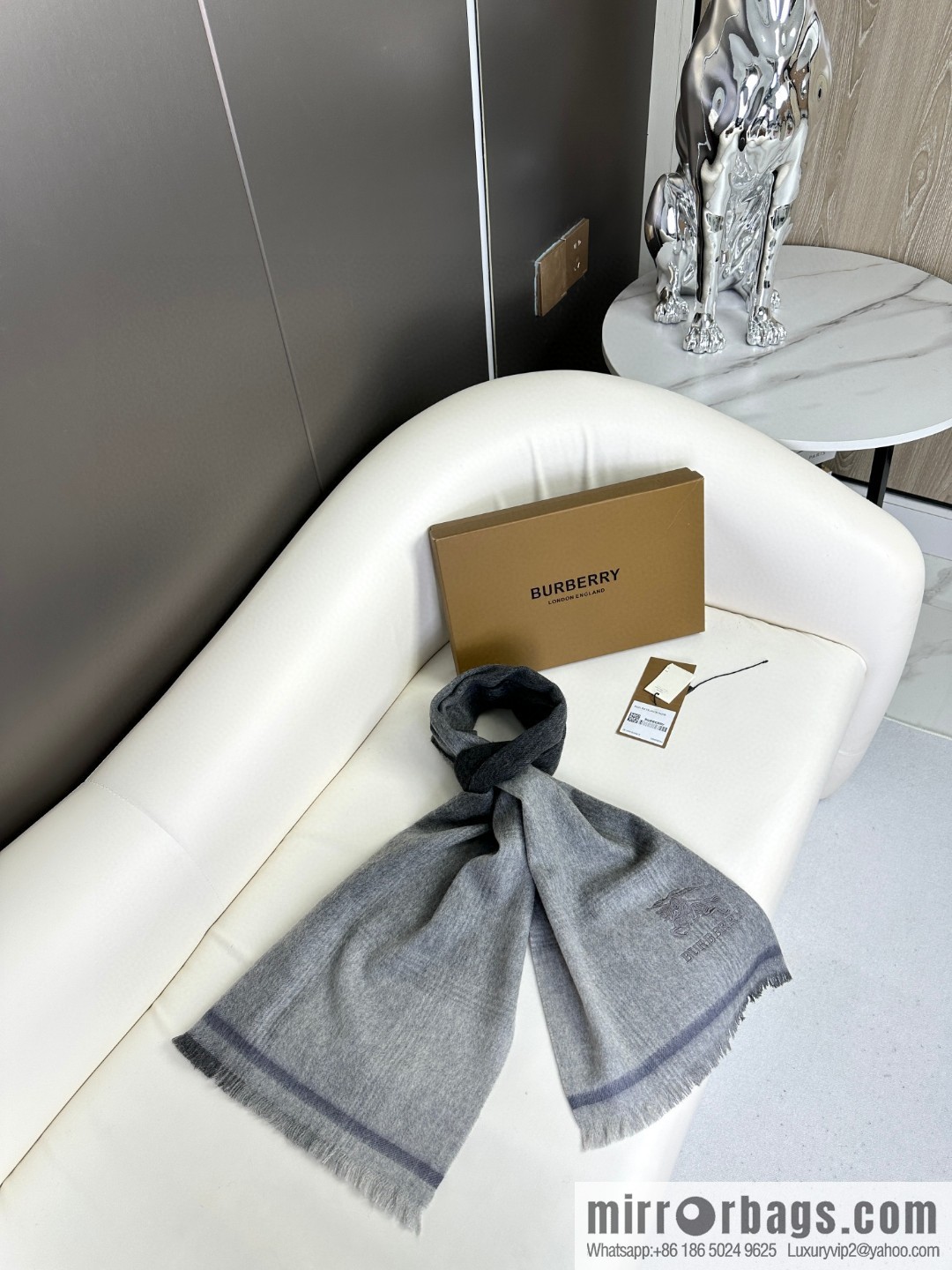 Burberry, counter-synced men's and women's cashmere scarves