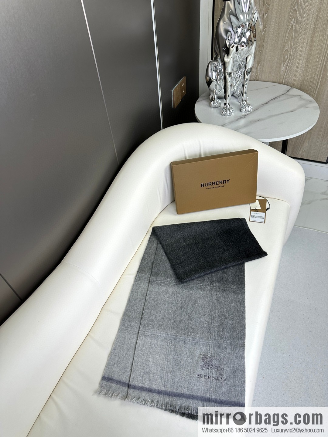 Burberry, counter-synced men's and women's cashmere scarves