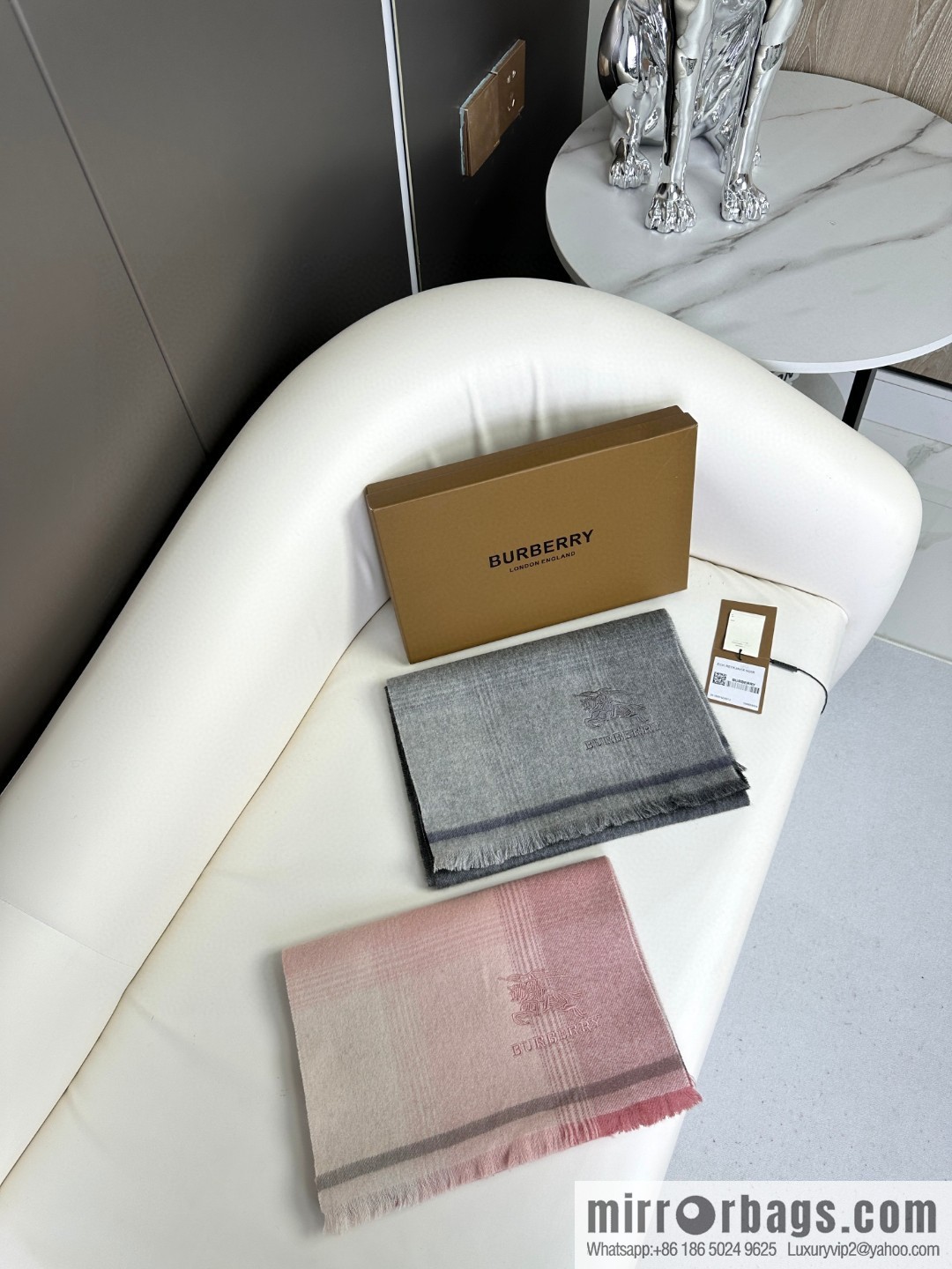 Burberry, counter-synced men's and women's cashmere scarves