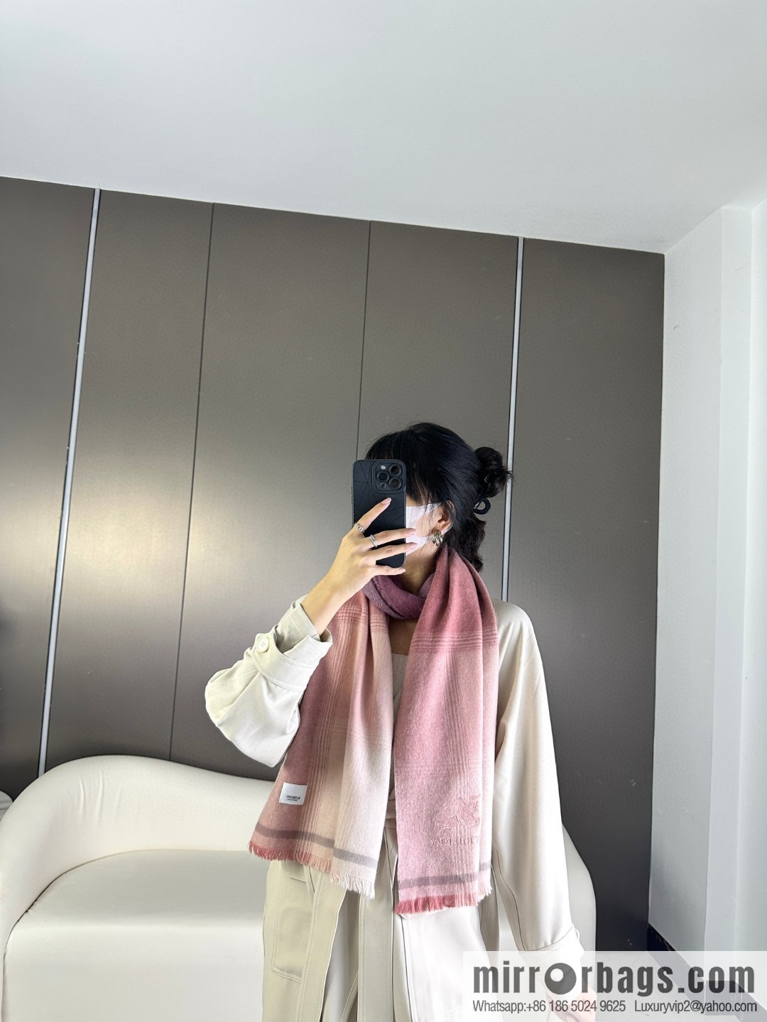 Burberry, counter-synced men's and women's cashmere scarves