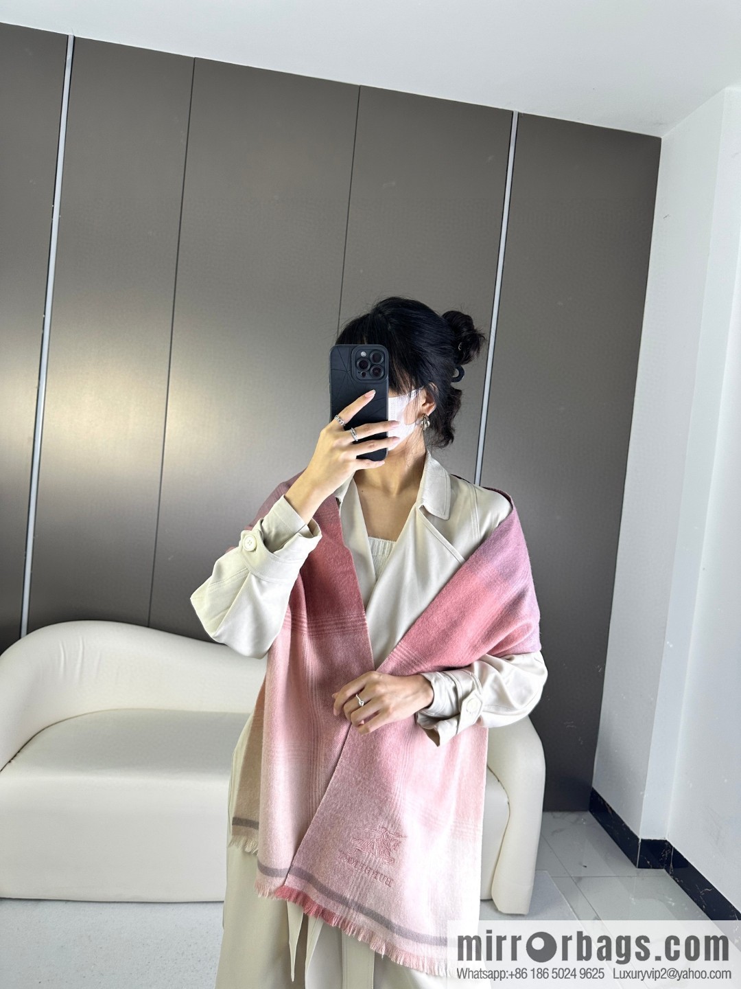 Burberry, counter-synced men's and women's cashmere scarves