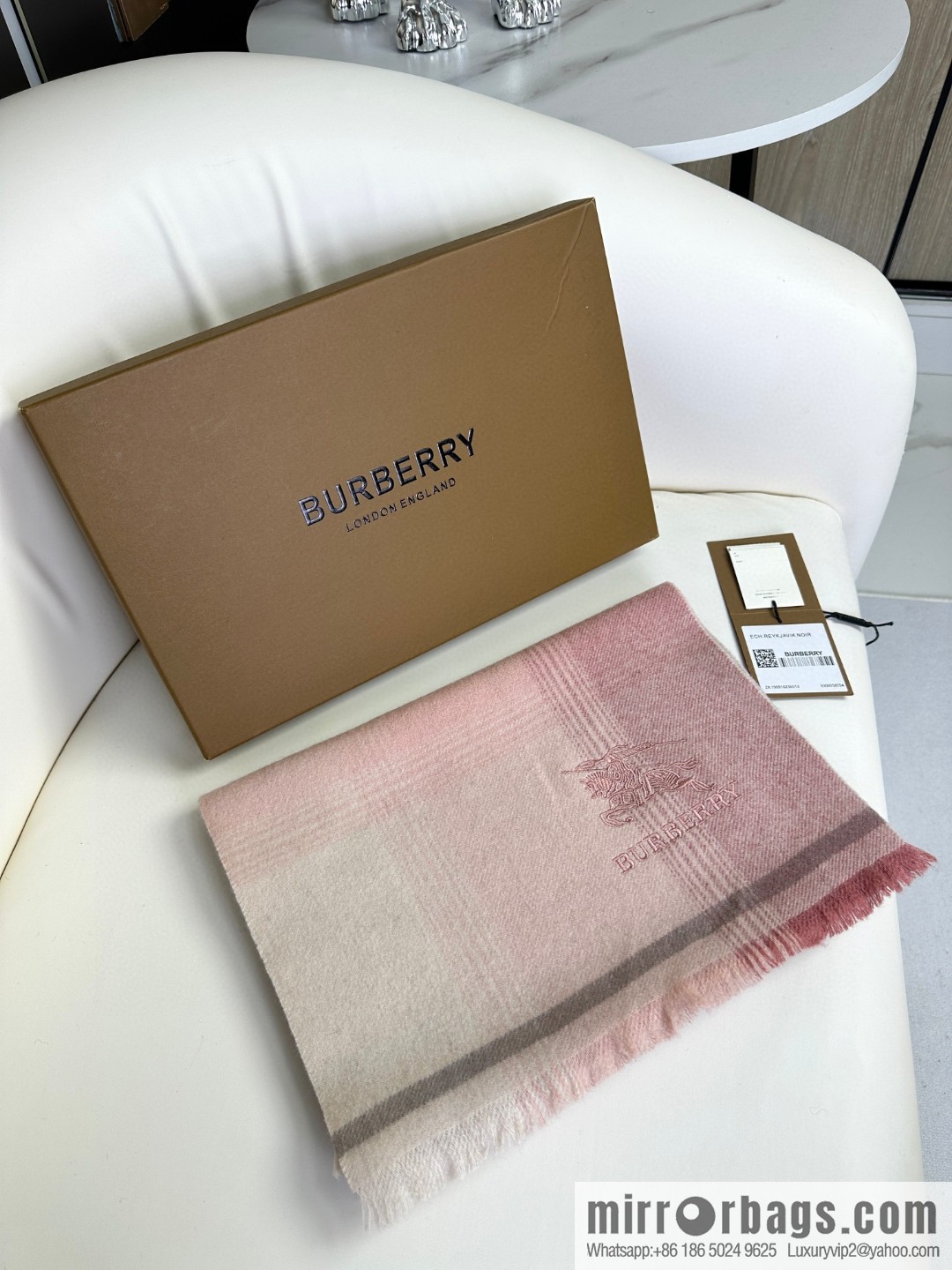Burberry, counter-synced men's and women's cashmere scarves
