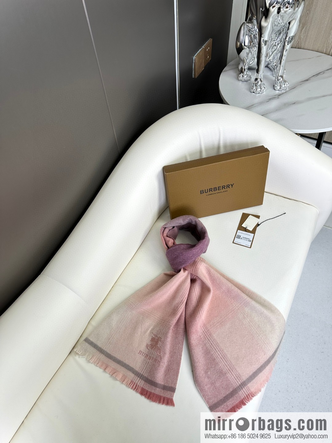 Burberry, counter-synced men's and women's cashmere scarves