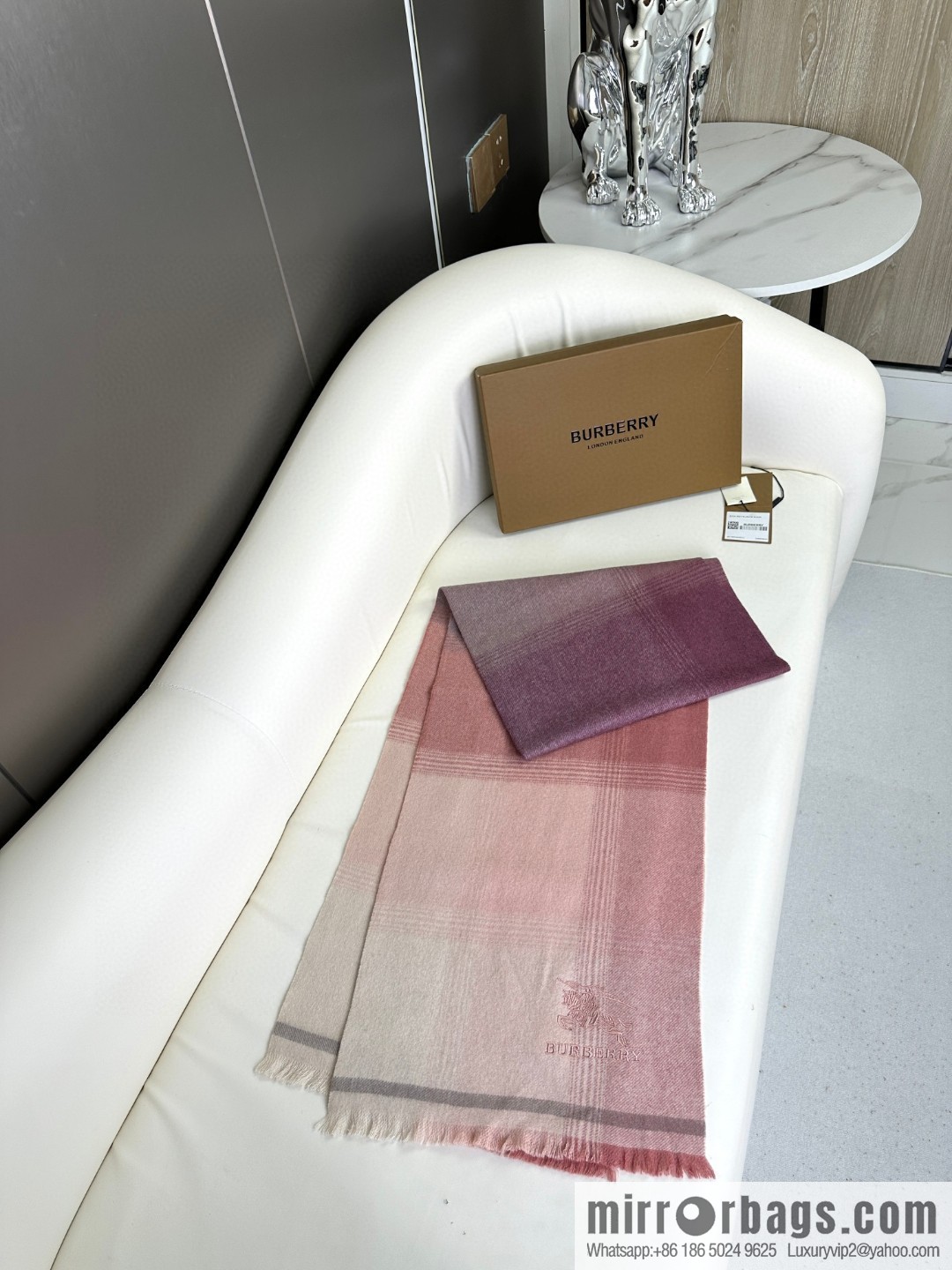 Burberry, counter-synced men's and women's cashmere scarves