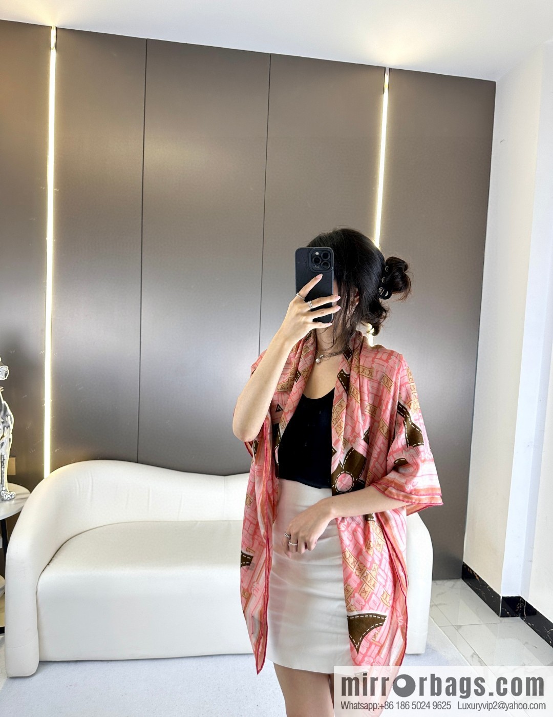 LV double-sided top cashmere square towel of the same color
