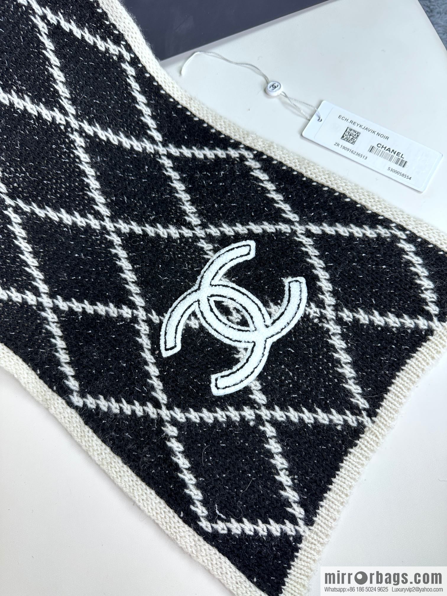 CHANEL autumn and winter super soft waxy scarf