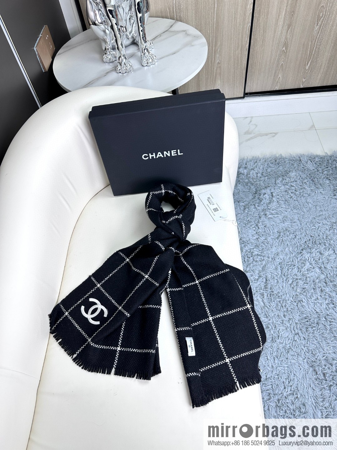 CHANEL autumn and winter new products · cashmere shrink scarf