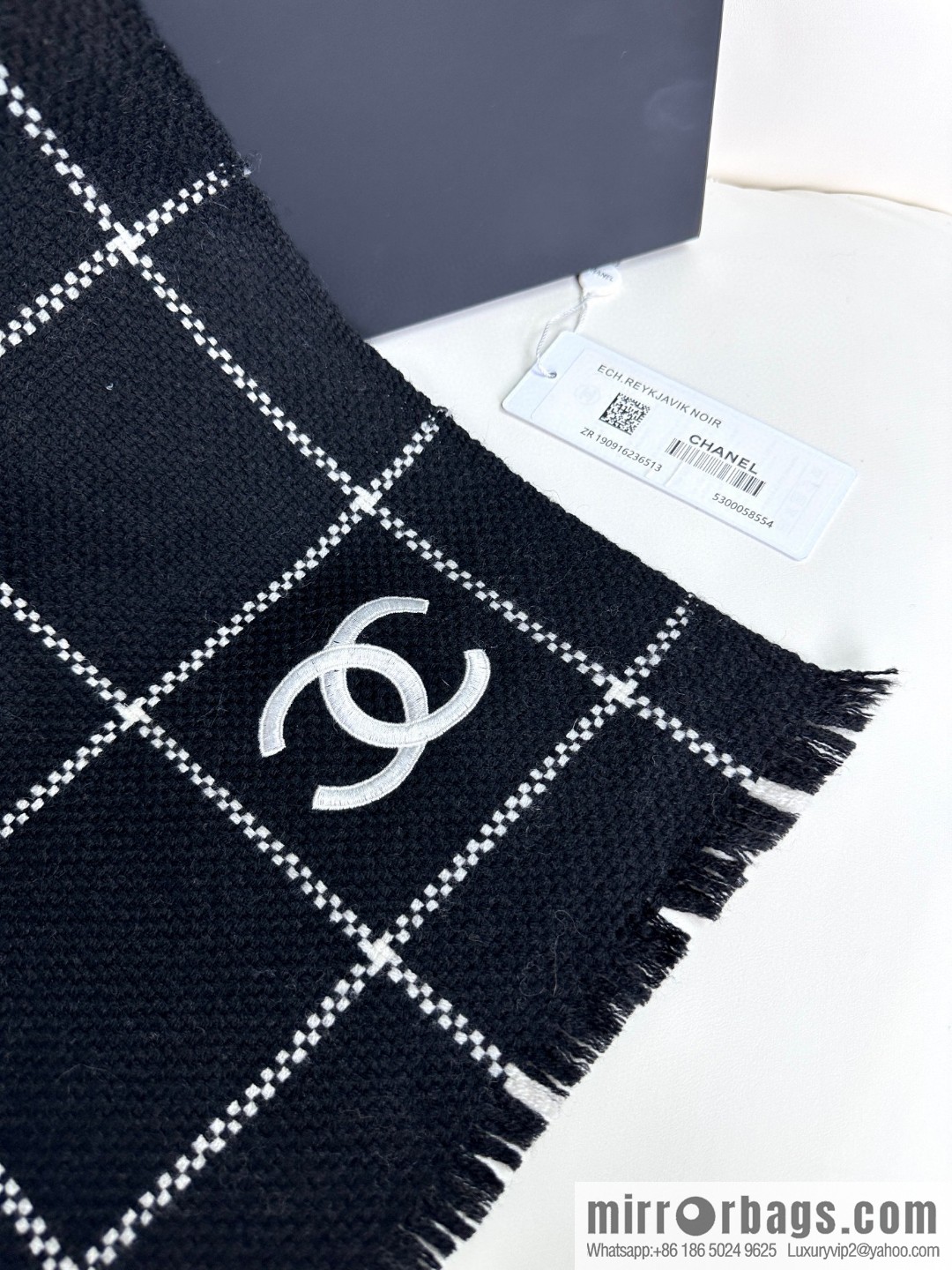 CHANEL autumn and winter new products · cashmere shrink scarf