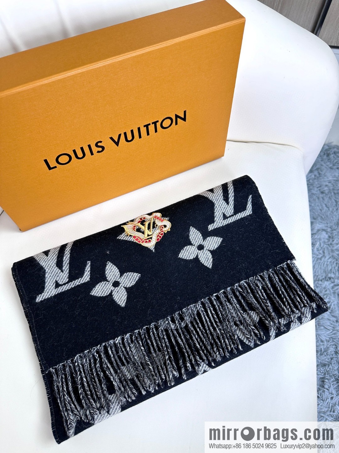 LV letter embroidered sticker scarf M79522