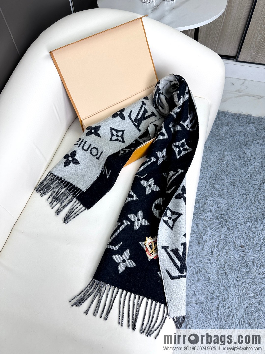 LV letter embroidered sticker scarf M79522