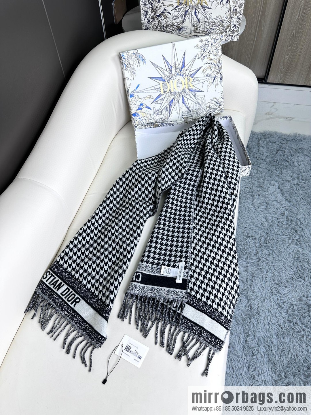DIOR 2023 Dior's latest classic thousand-bird grid scarf