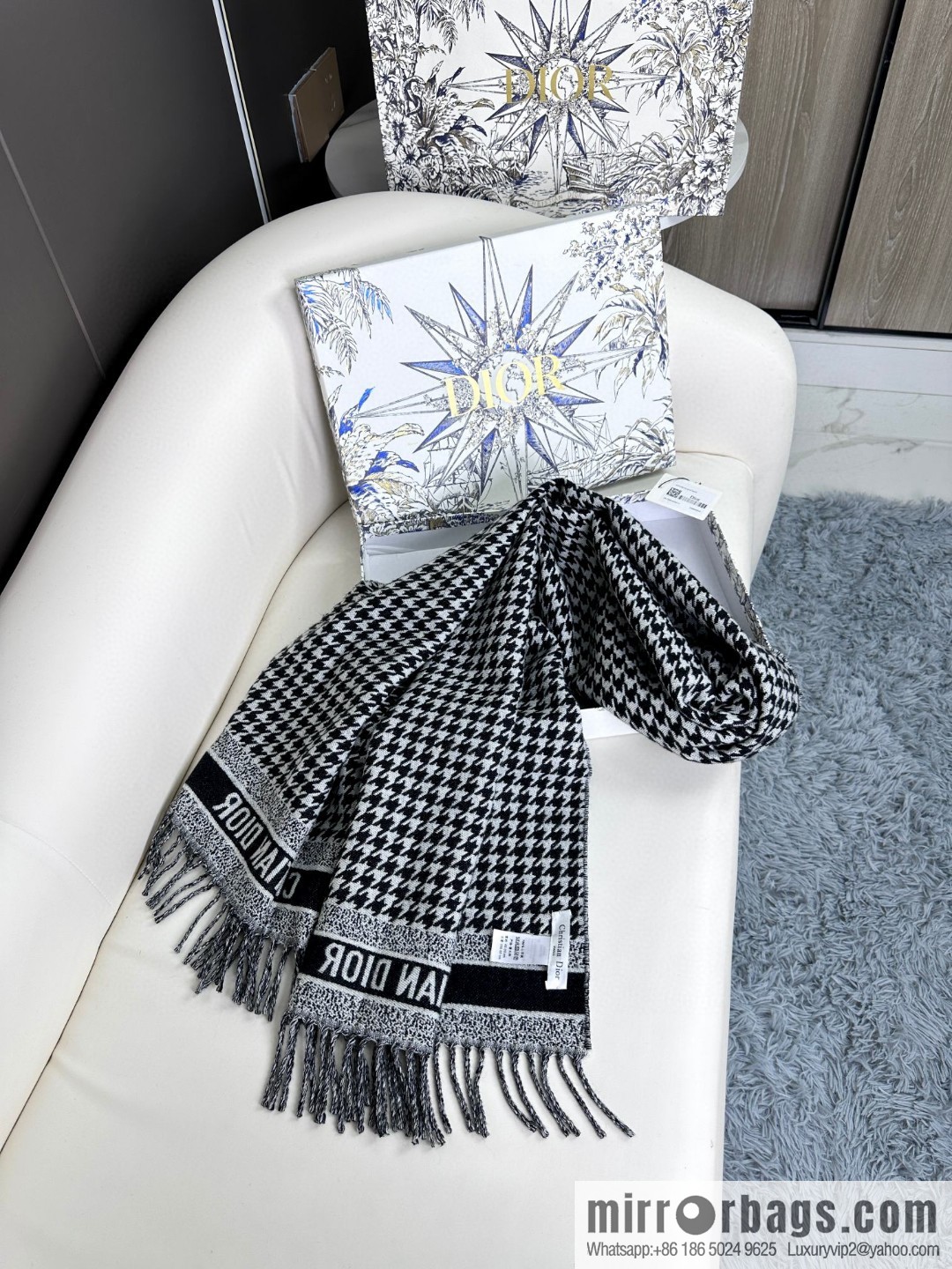 DIOR 2023 Dior's latest classic thousand-bird grid scarf