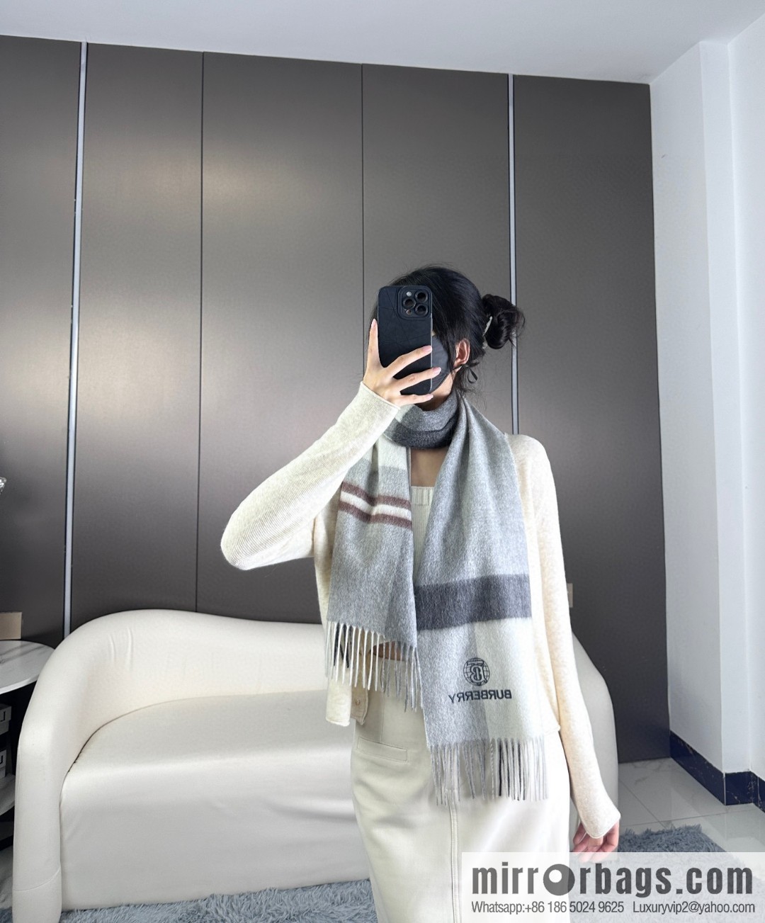 Burberry, top cashmere scarf