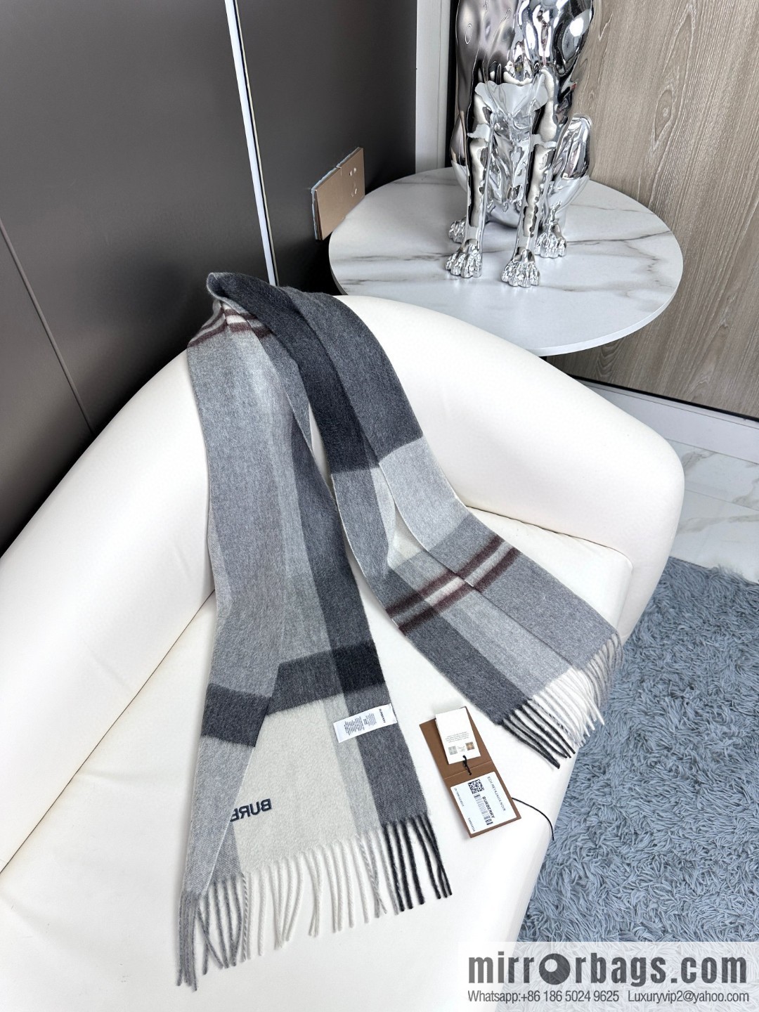 Burberry, top cashmere scarf