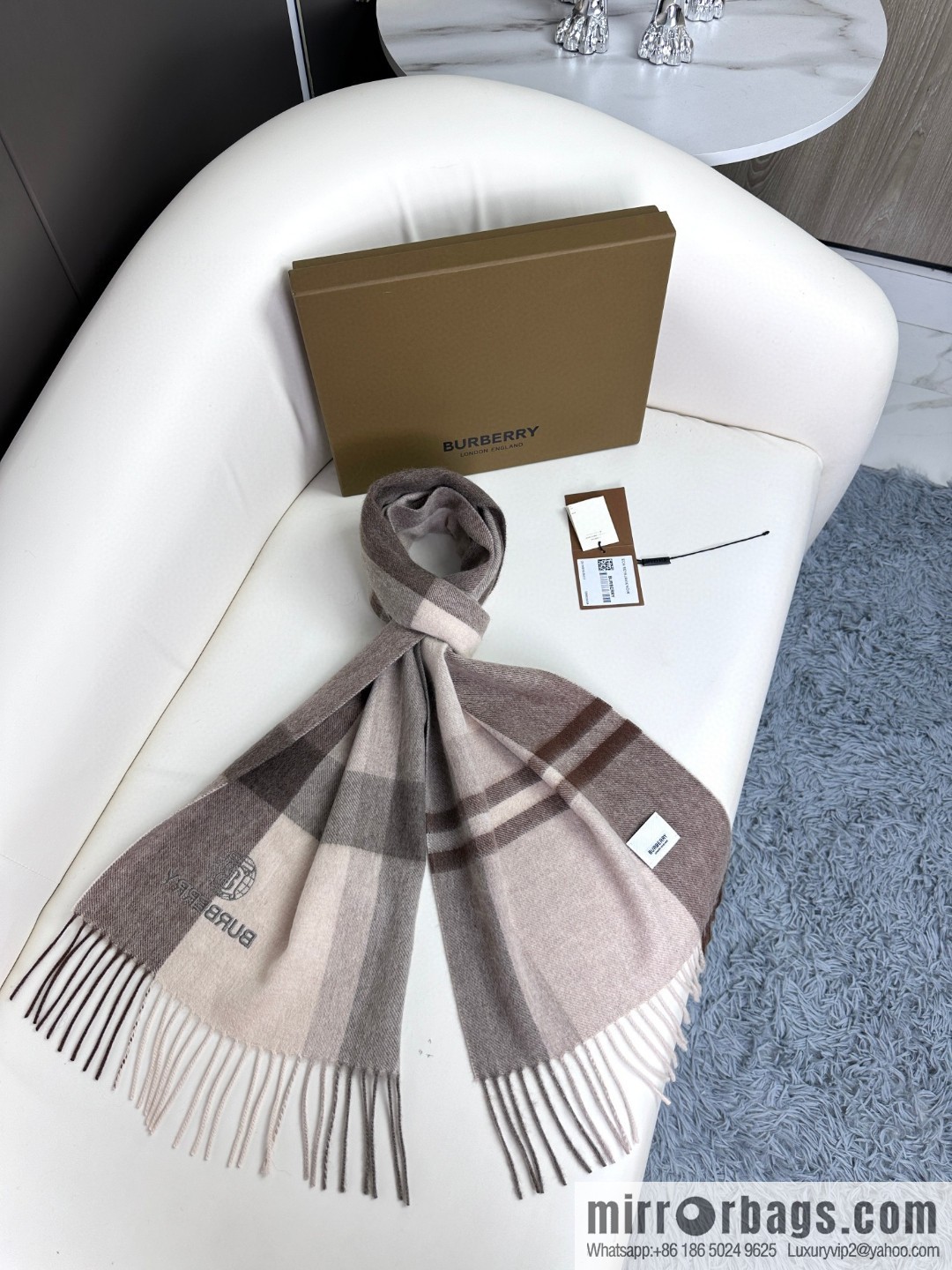 Burberry, top cashmere scarf