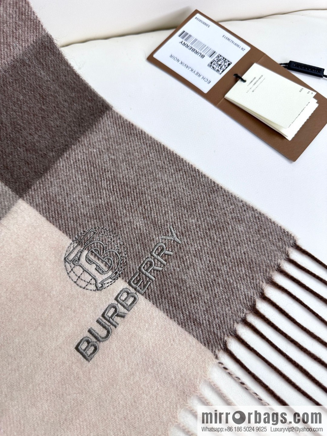 Burberry, top cashmere scarf