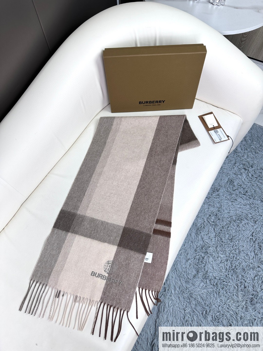 Burberry, top cashmere scarf