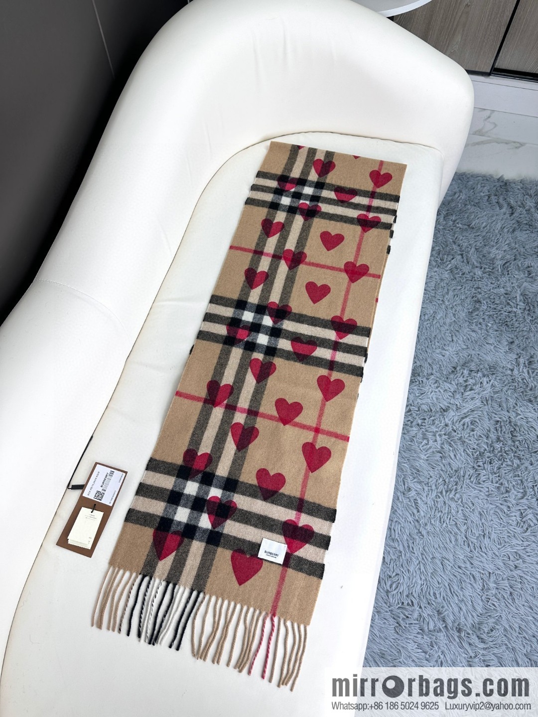 Burberry, classic cashmere ♥️ peach heart, cashmere scarf