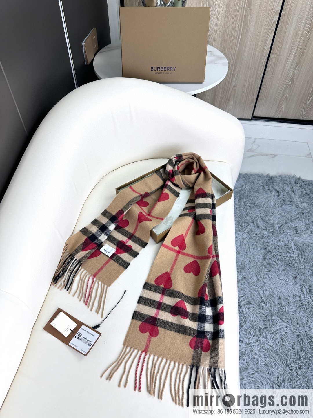 Burberry, classic cashmere ♥️ peach heart, cashmere scarf