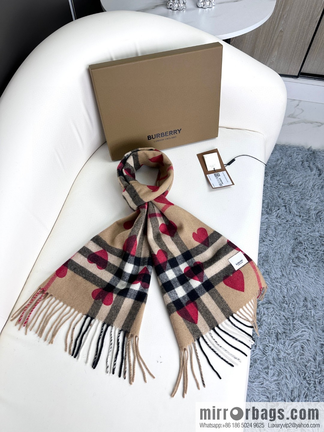 Burberry, classic cashmere ♥️ peach heart, cashmere scarf