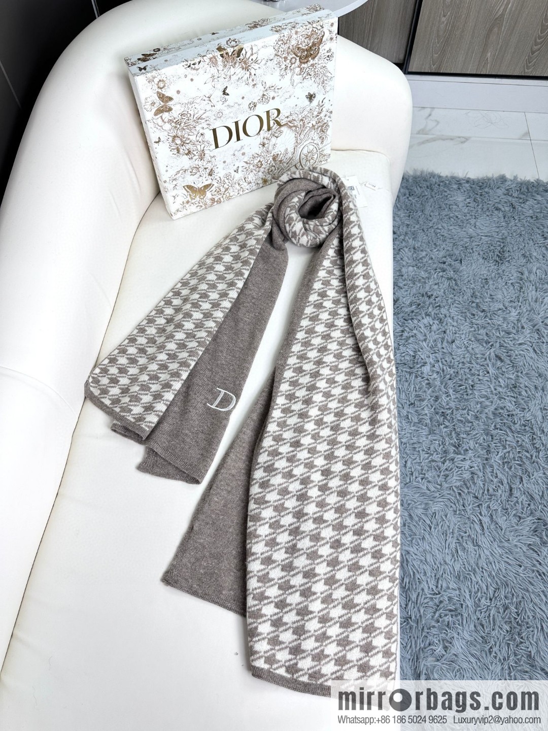 DIOR limited edition cashmere knitted scarf