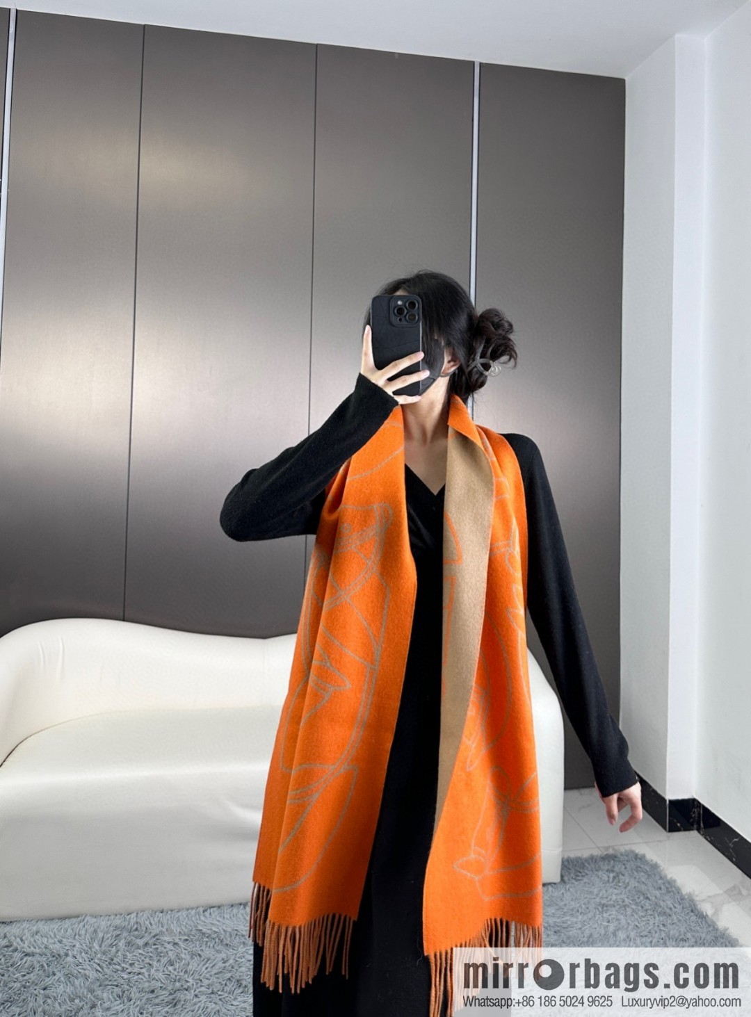 Hermès, contrasting jacquard weave Entrelacs Equestres horse head pattern scarf