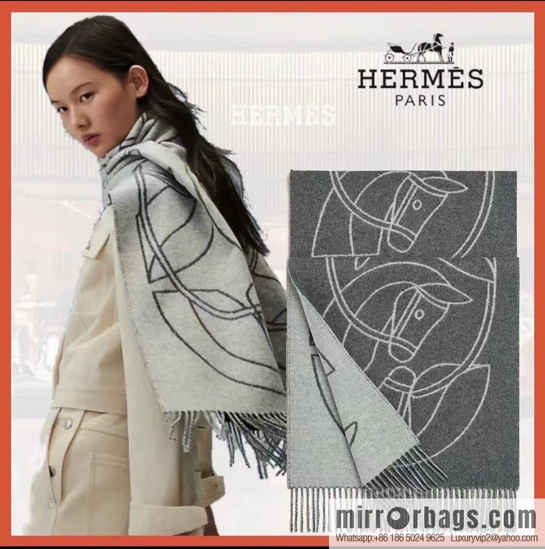 Hermès, contrasting jacquard weave Entrelacs Equestres horse head pattern scarf
