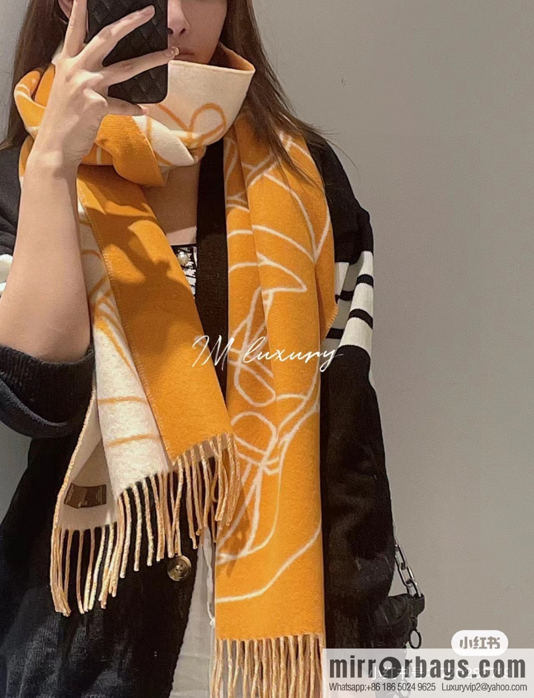 Hermès, contrasting jacquard weave Entrelacs Equestres horse head pattern scarf