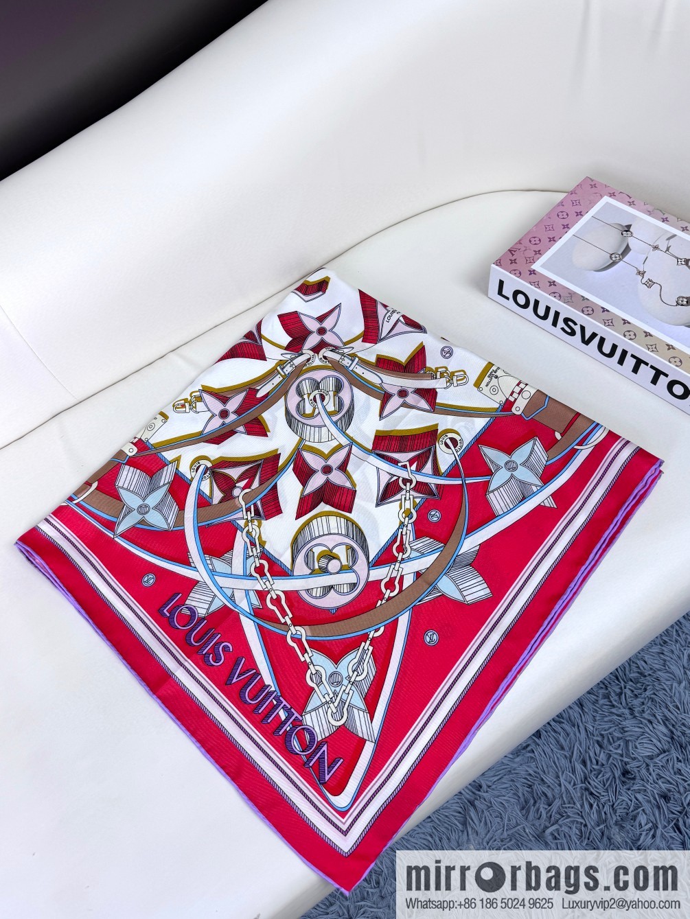 LV [L three-dimensional relief pattern 90] silk printing square towel