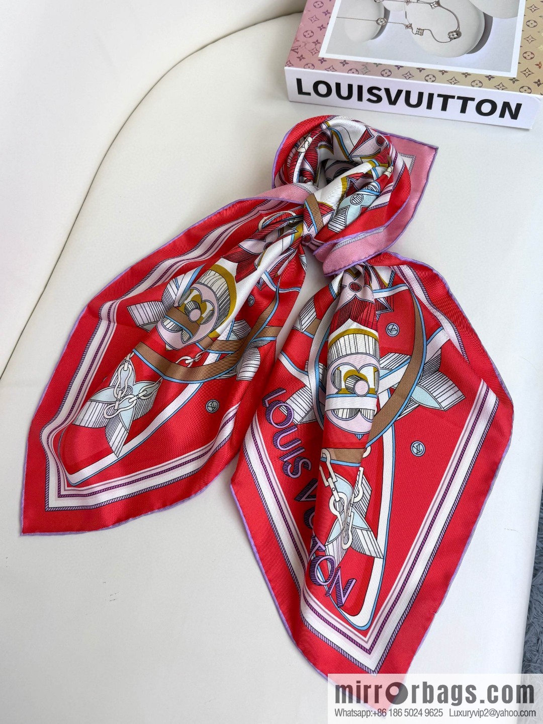 LV [L three-dimensional relief pattern 90] silk printing square towel