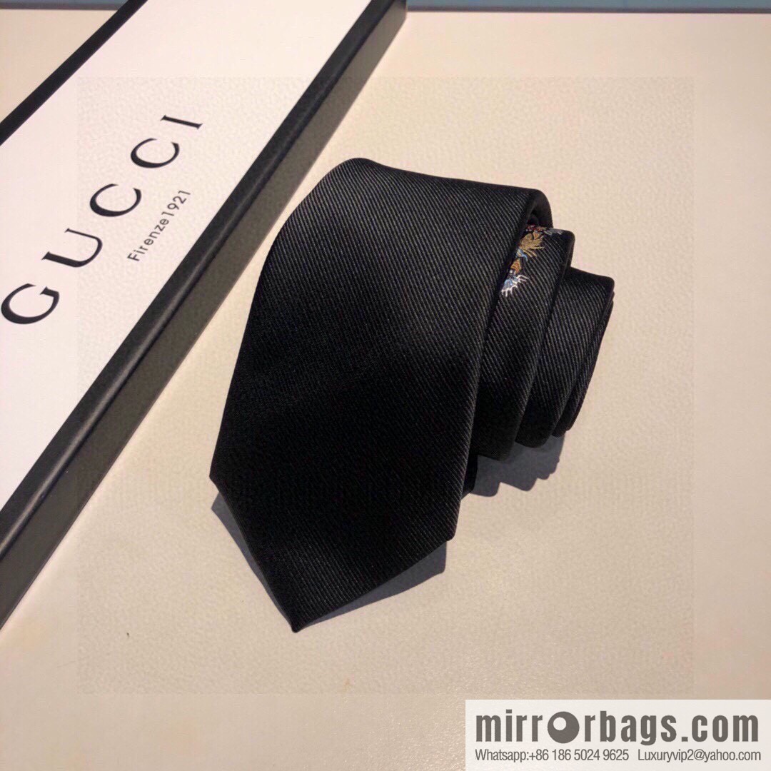 GUCCI Gucci tiger pattern silk tie