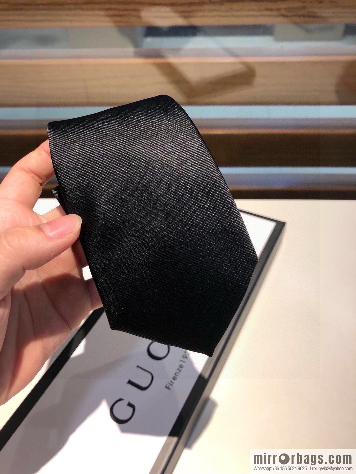 GUCCI Gucci tiger pattern silk tie