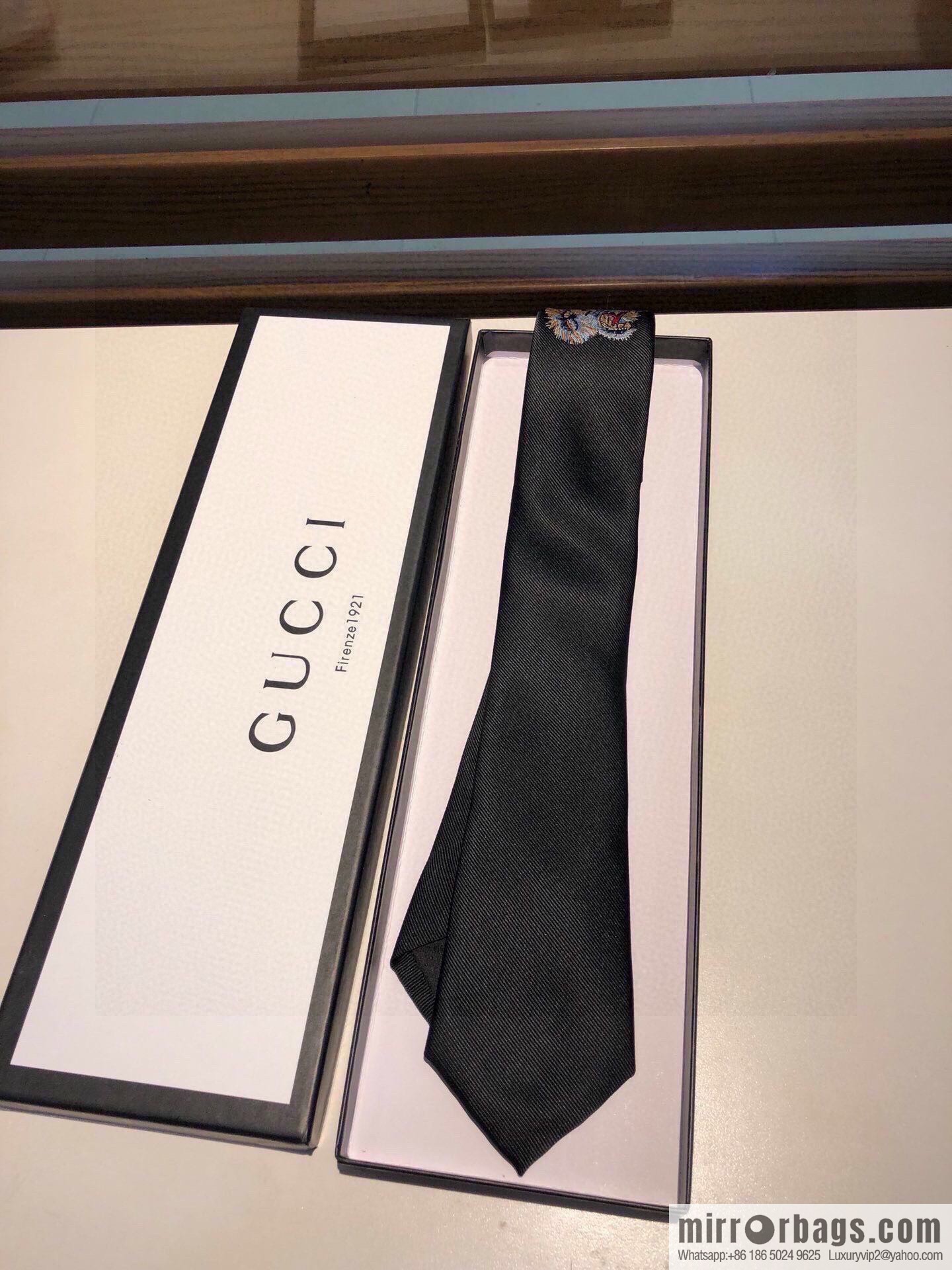 GUCCI Gucci tiger pattern silk tie