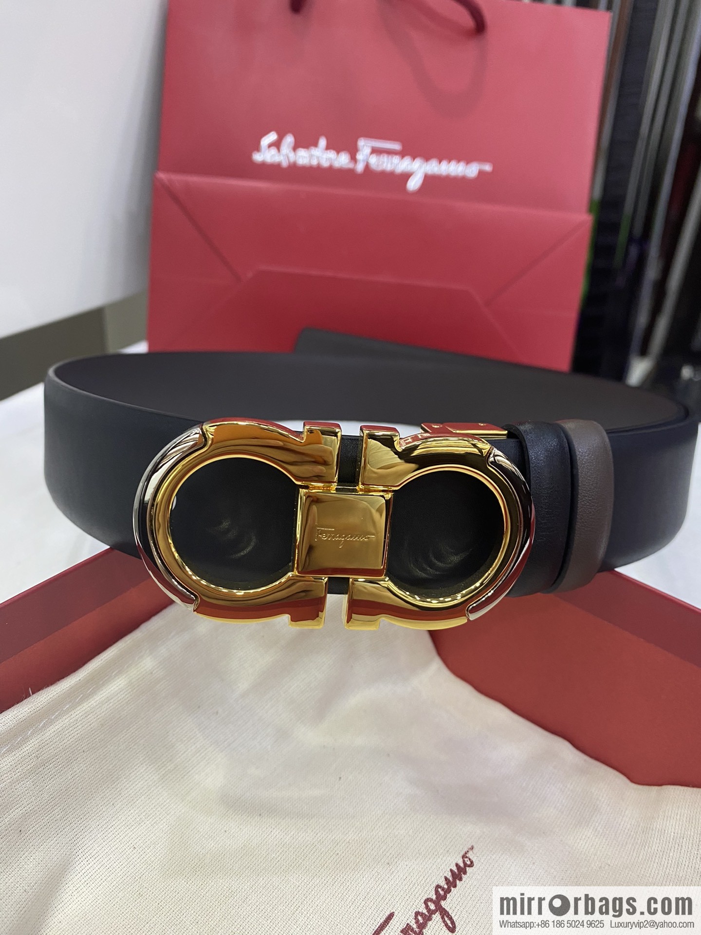 Ferragamo's new 3.5cm Gancio double-circle intercolored edge metal clip buckle, with the first layer of cowhide belt