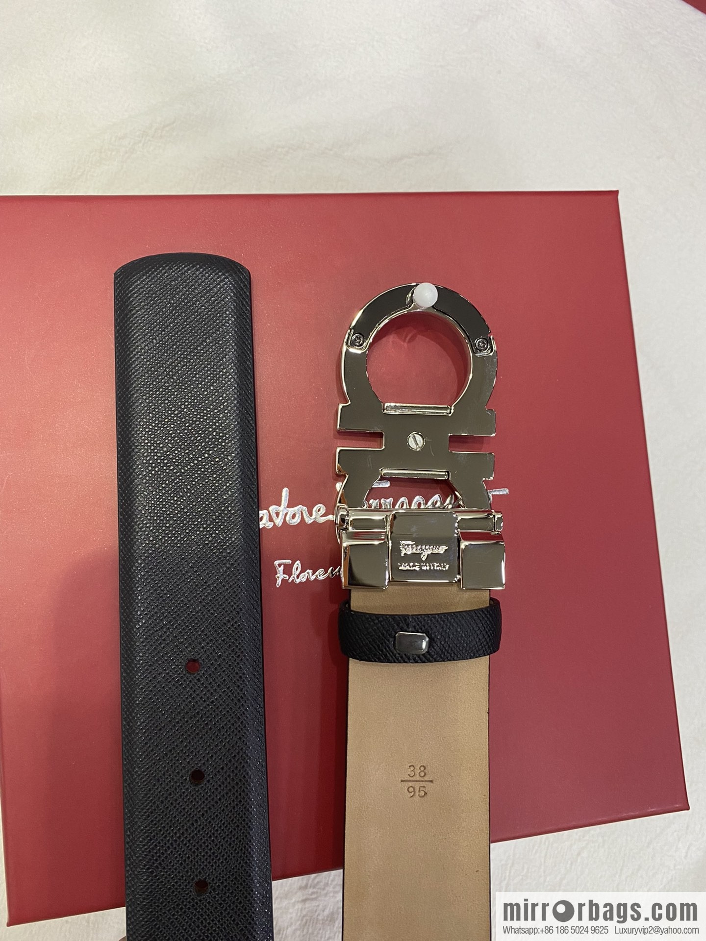 Ferragamo's new 3.5cm Gancio double-circle intercolored edge metal clip buckle, with the first layer of cowhide belt