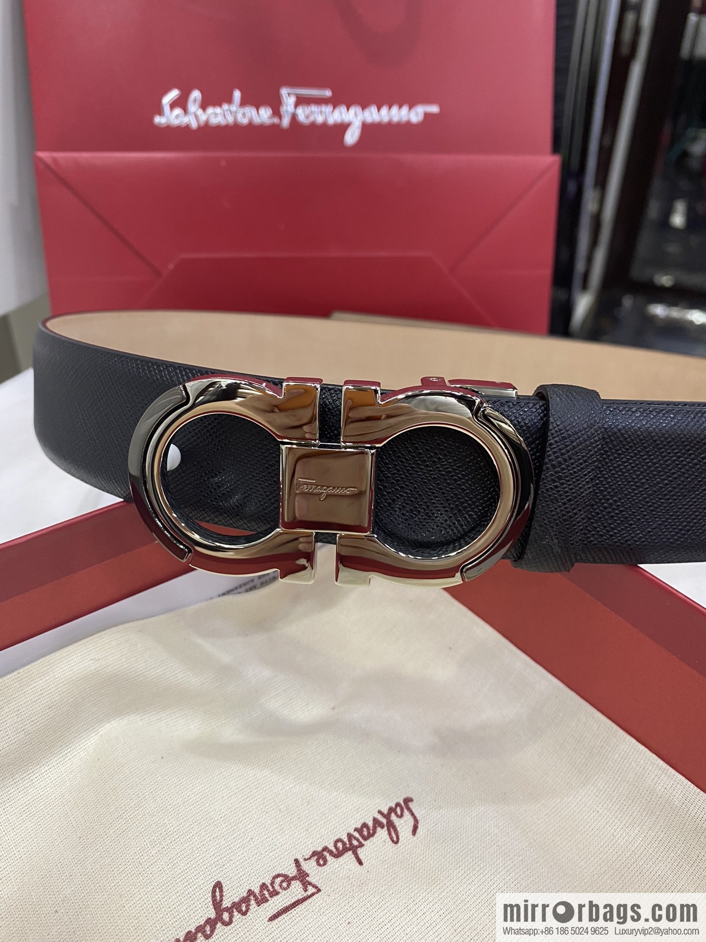 Ferragamo's new 3.5cm Gancio double-circle intercolored edge metal clip buckle, with the first layer of cowhide belt